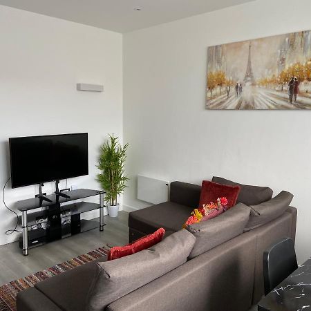 Lovely 2 Double Bedroom Flat With Free Parking - At The Atrium Mk Milton Keynes Eksteriør billede