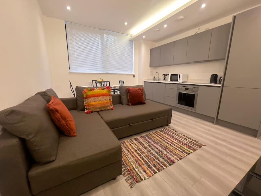 Lovely 2 Double Bedroom Flat With Free Parking - At The Atrium Mk Milton Keynes Eksteriør billede