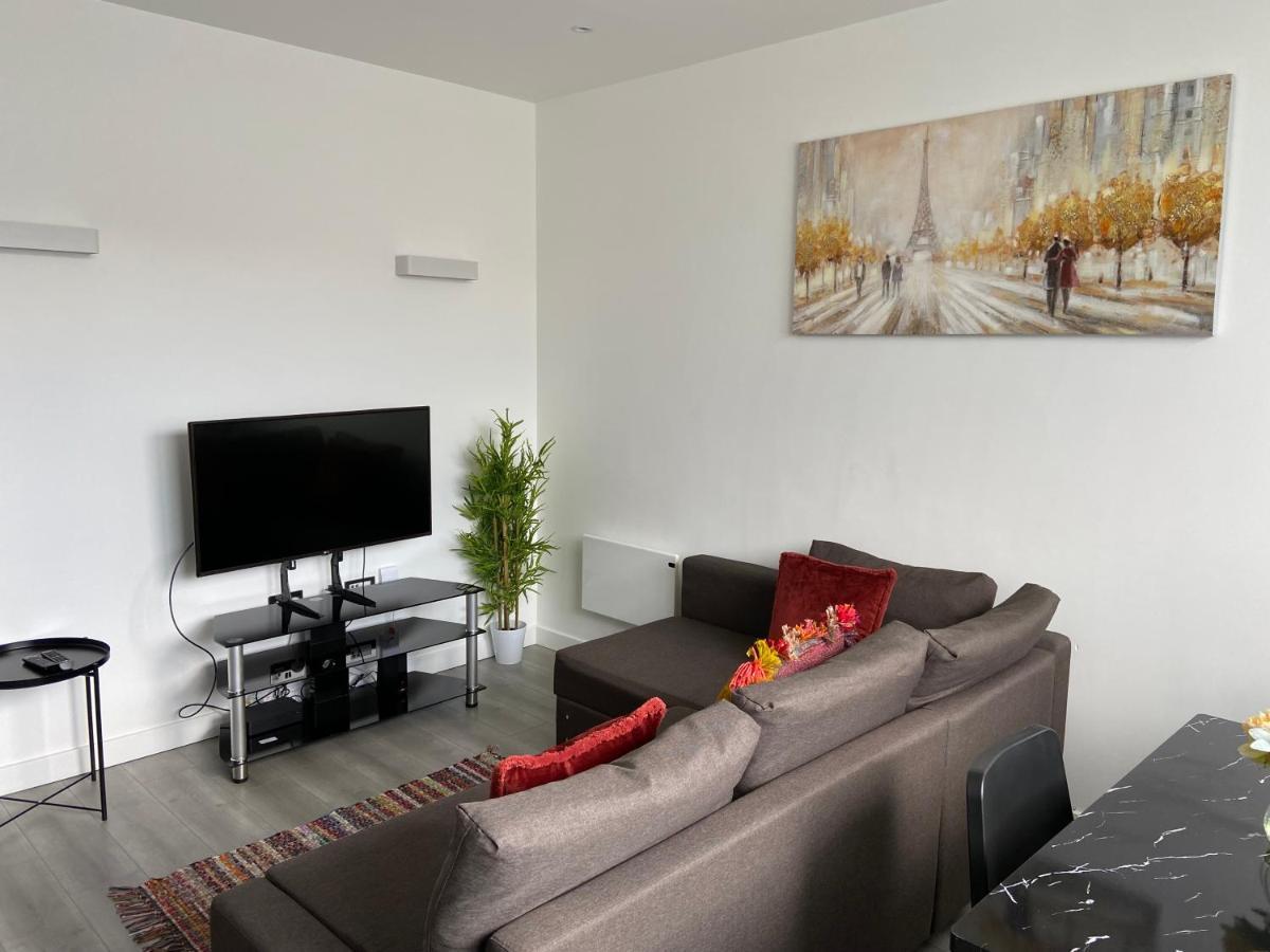 Lovely 2 Double Bedroom Flat With Free Parking - At The Atrium Mk Milton Keynes Eksteriør billede