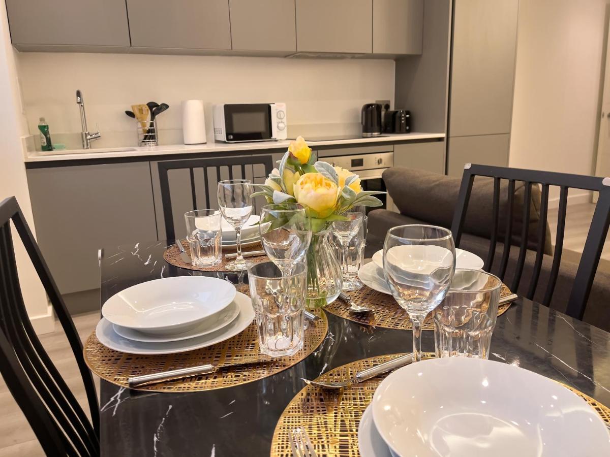 Lovely 2 Double Bedroom Flat With Free Parking - At The Atrium Mk Milton Keynes Eksteriør billede