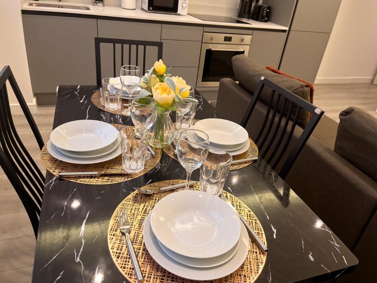 Lovely 2 Double Bedroom Flat With Free Parking - At The Atrium Mk Milton Keynes Eksteriør billede