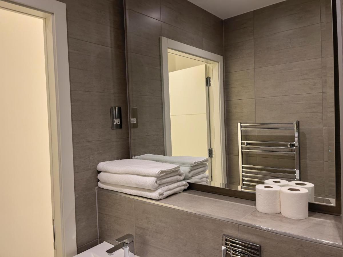 Lovely 2 Double Bedroom Flat With Free Parking - At The Atrium Mk Milton Keynes Eksteriør billede