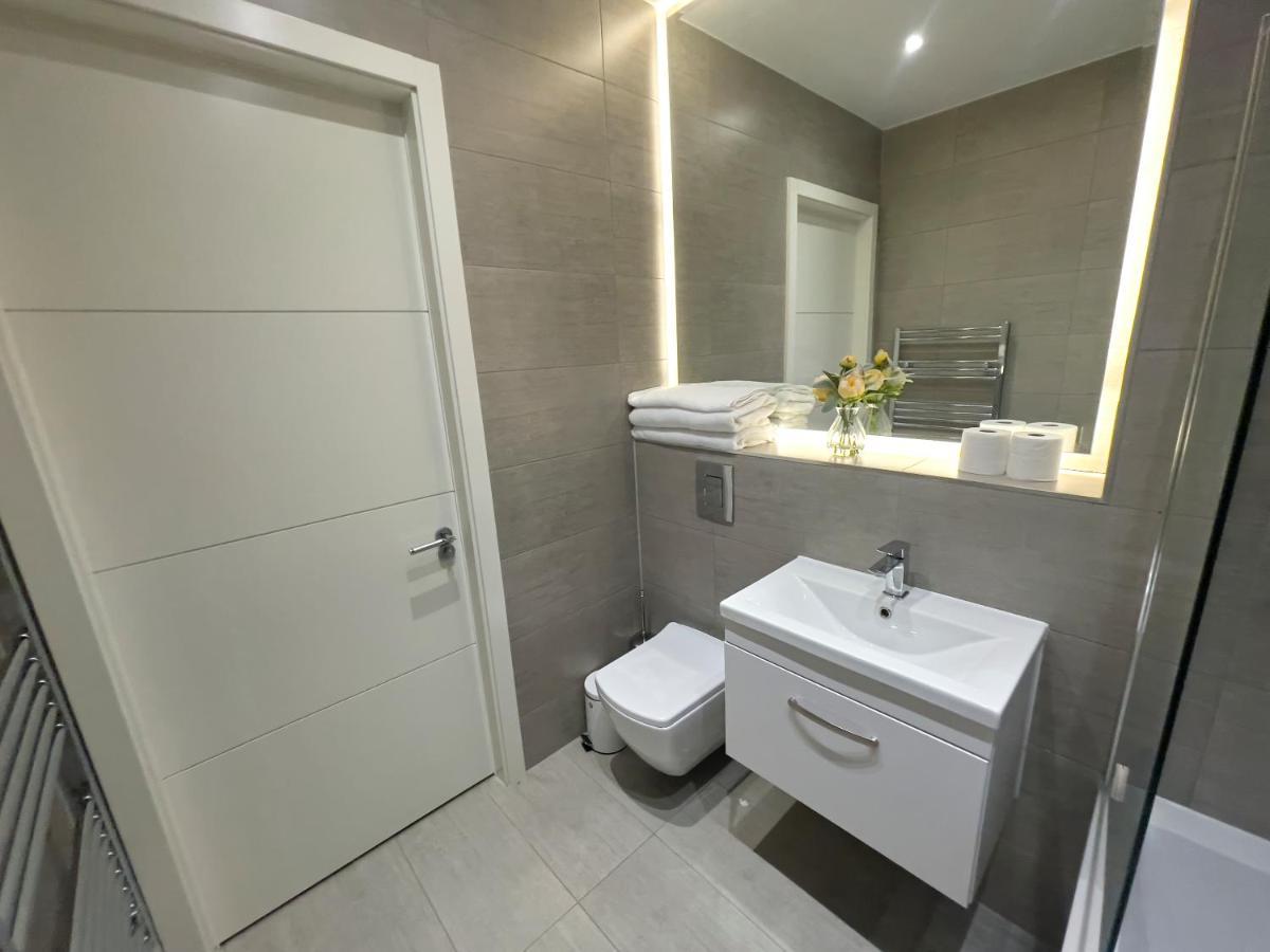 Lovely 2 Double Bedroom Flat With Free Parking - At The Atrium Mk Milton Keynes Eksteriør billede