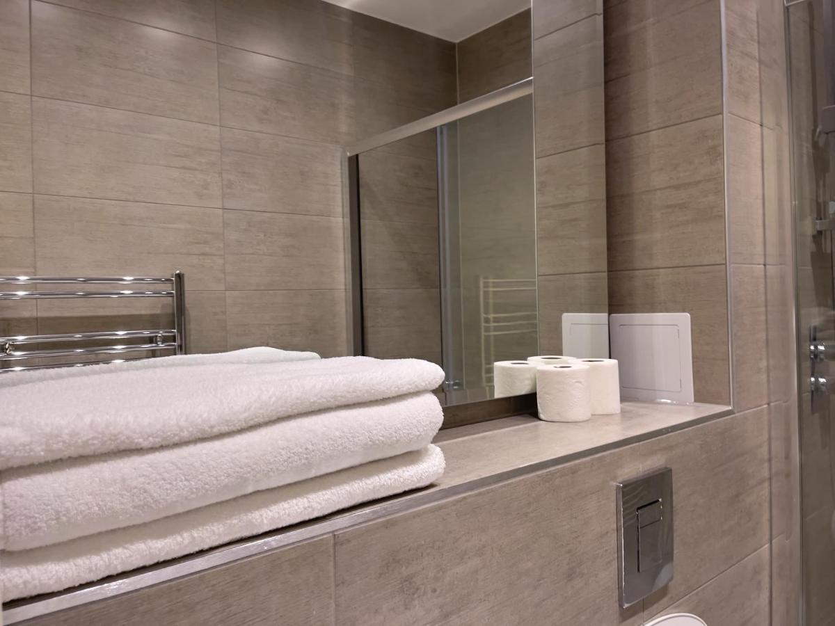 Lovely 2 Double Bedroom Flat With Free Parking - At The Atrium Mk Milton Keynes Eksteriør billede