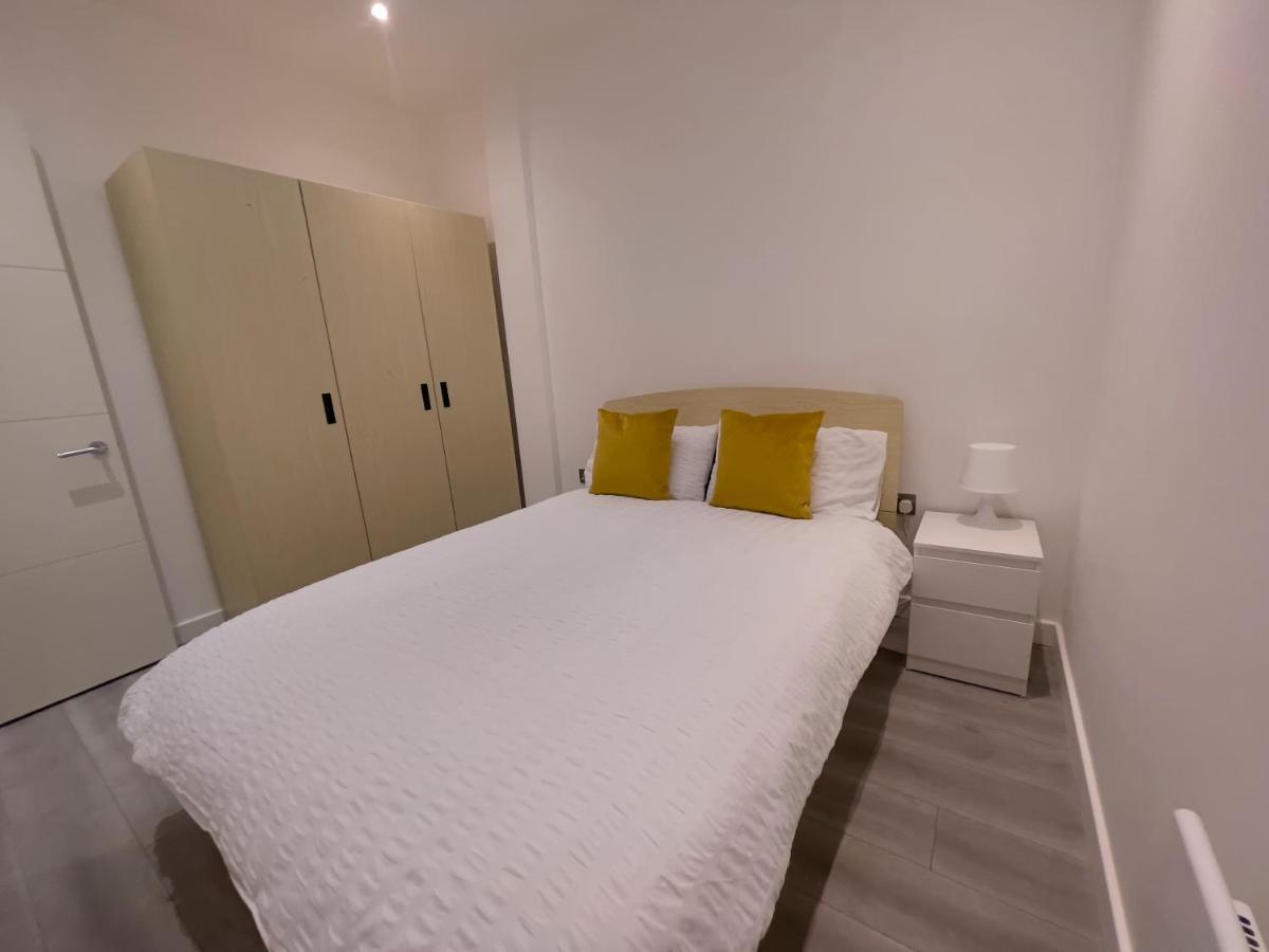 Lovely 2 Double Bedroom Flat With Free Parking - At The Atrium Mk Milton Keynes Eksteriør billede