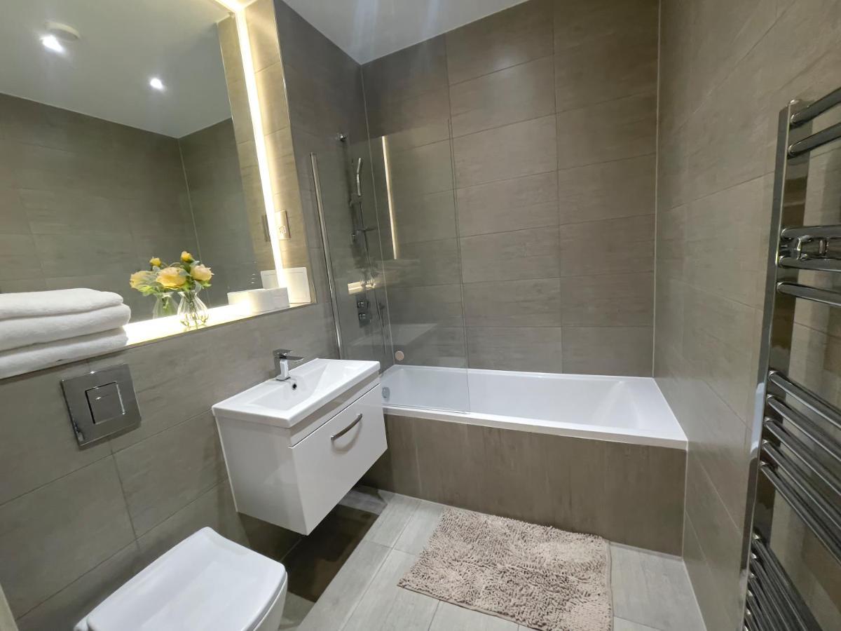 Lovely 2 Double Bedroom Flat With Free Parking - At The Atrium Mk Milton Keynes Eksteriør billede