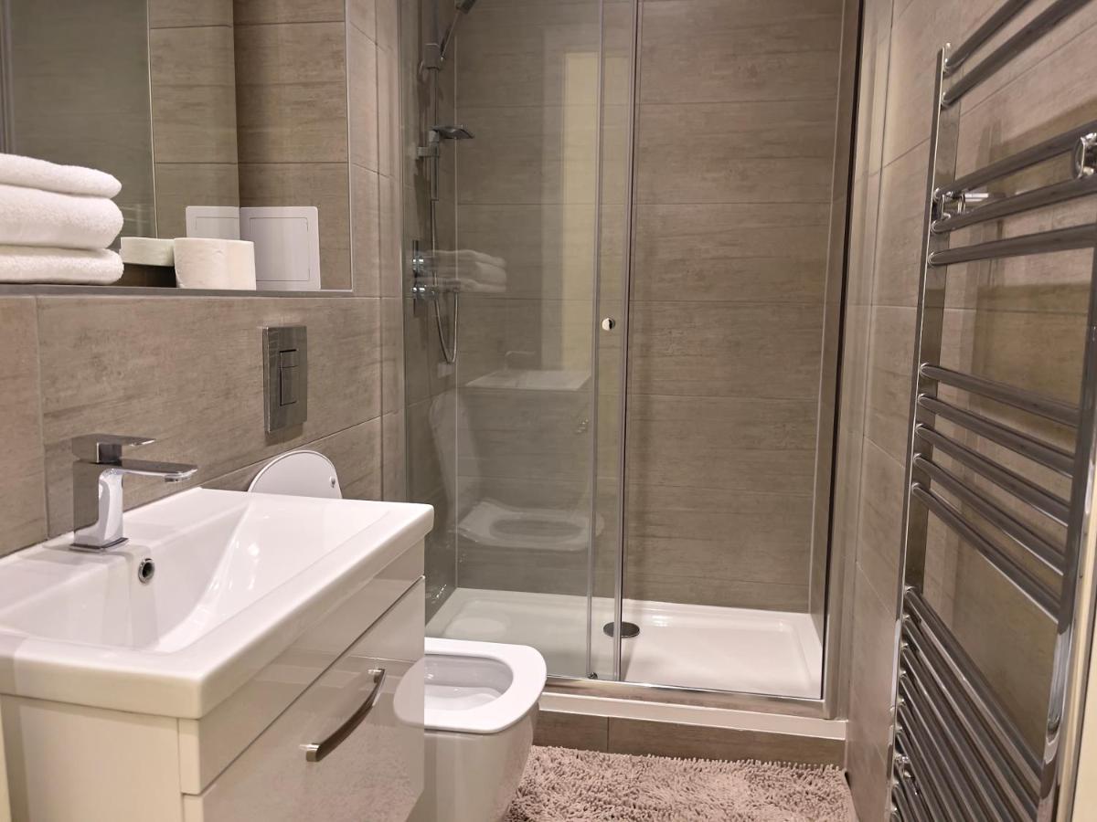 Lovely 2 Double Bedroom Flat With Free Parking - At The Atrium Mk Milton Keynes Eksteriør billede