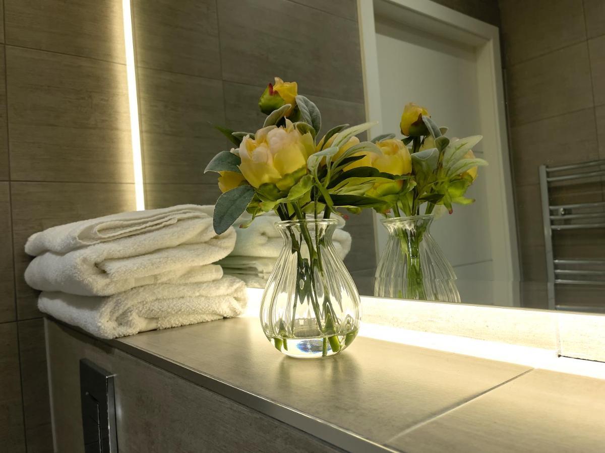Lovely 2 Double Bedroom Flat With Free Parking - At The Atrium Mk Milton Keynes Eksteriør billede