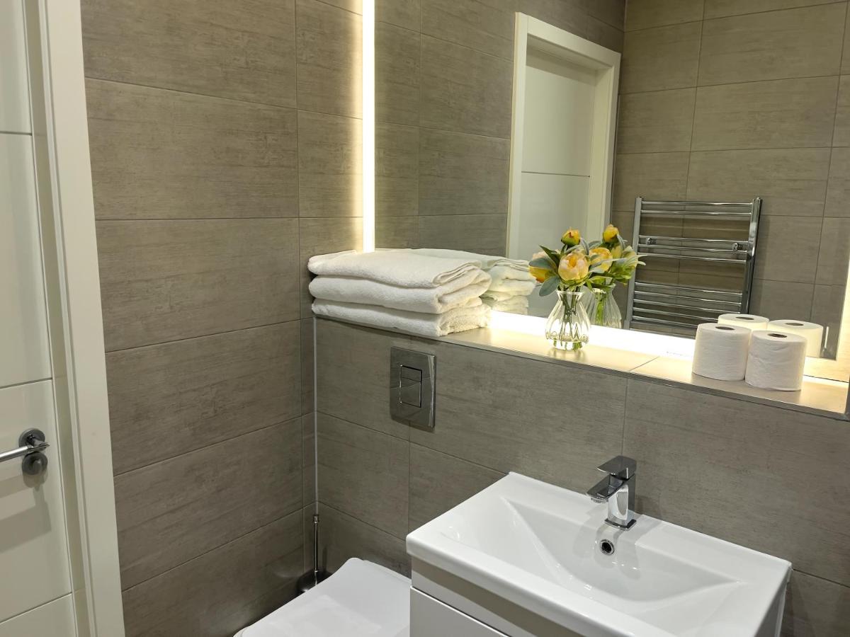 Lovely 2 Double Bedroom Flat With Free Parking - At The Atrium Mk Milton Keynes Eksteriør billede