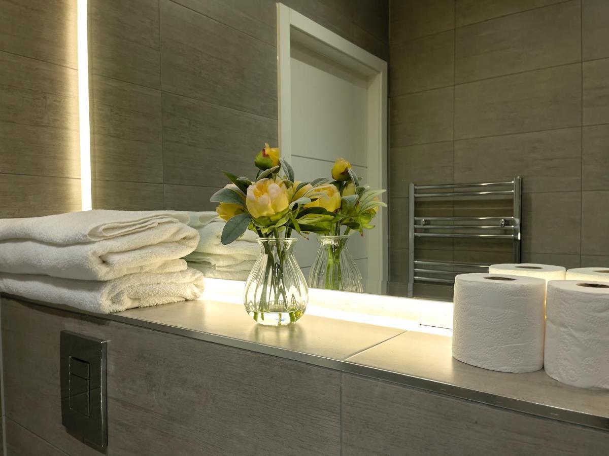 Lovely 2 Double Bedroom Flat With Free Parking - At The Atrium Mk Milton Keynes Eksteriør billede